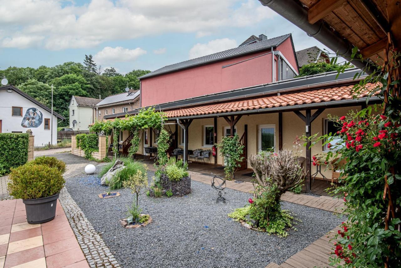 Land-Hotel Zum Schwan, Garni Weilerswist-Metternich, 3 E-Ladestationen, Naehe Phantasialand, Palmenparadies Euskirchen Экстерьер фото